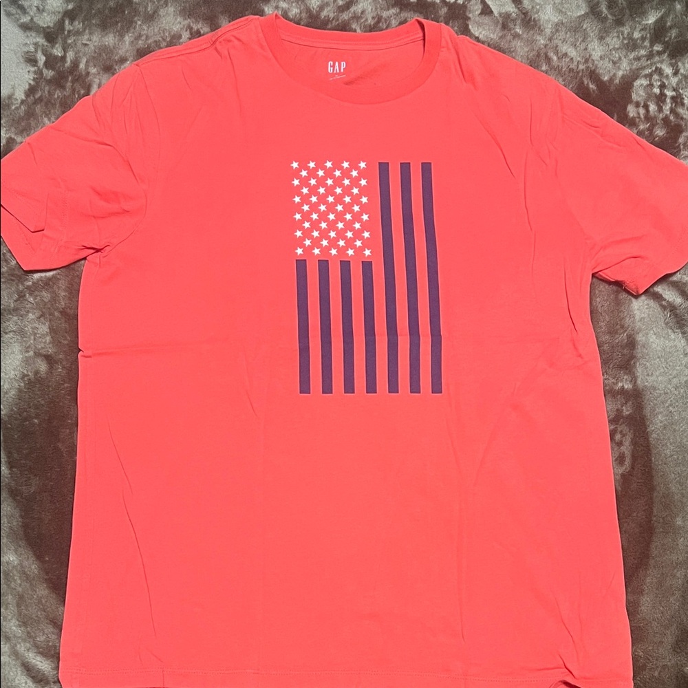 GAP Red Flag Graphic Men's T-Shirt